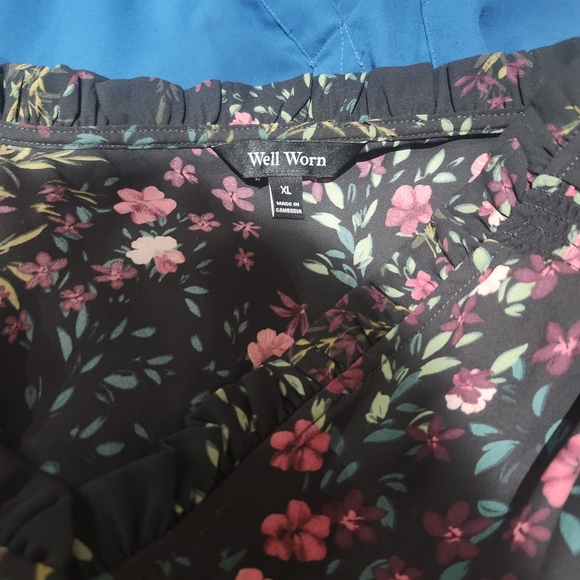 Womens Size XL Blouse Lot Includes 8 Tops Bundle - Picture 3 of 14